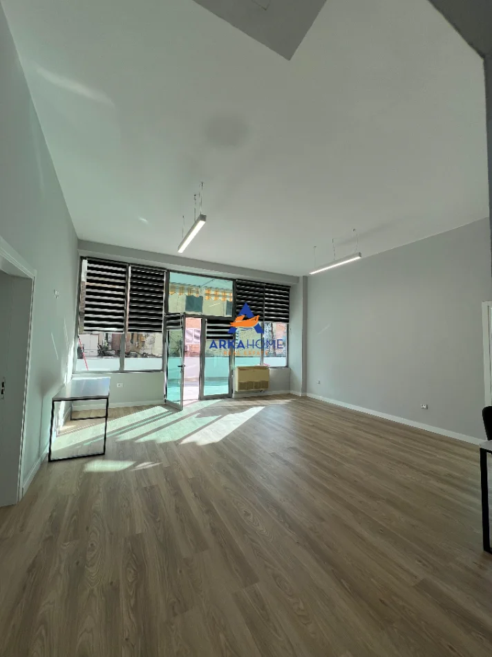 Tirane, jepet me qera ambjent biznesi Kati 0, 123 m² 1.600 € 