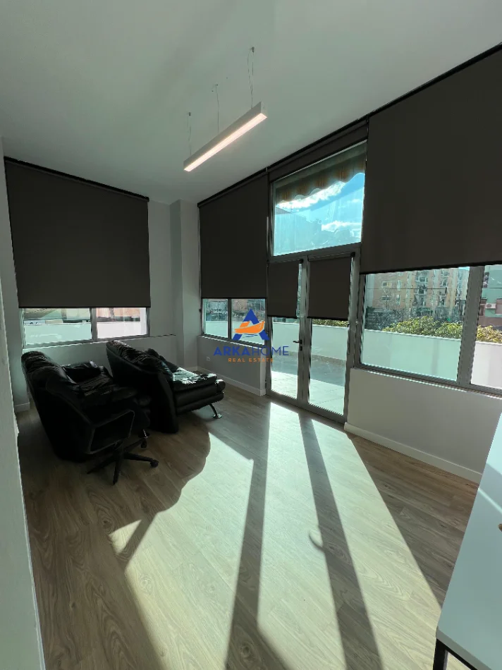 Tirane, jepet me qera ambjent biznesi Kati 0, 123 m² 1.600 € 