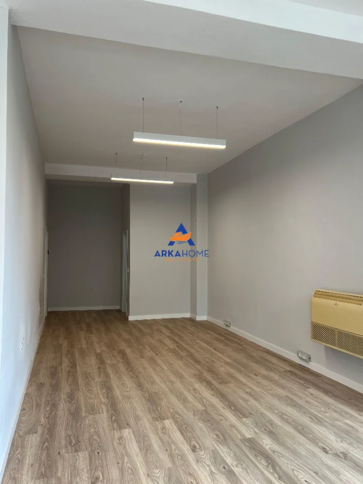Tirane, jepet me qera ambjent biznesi Kati 0, 123 m² 1.600 € 