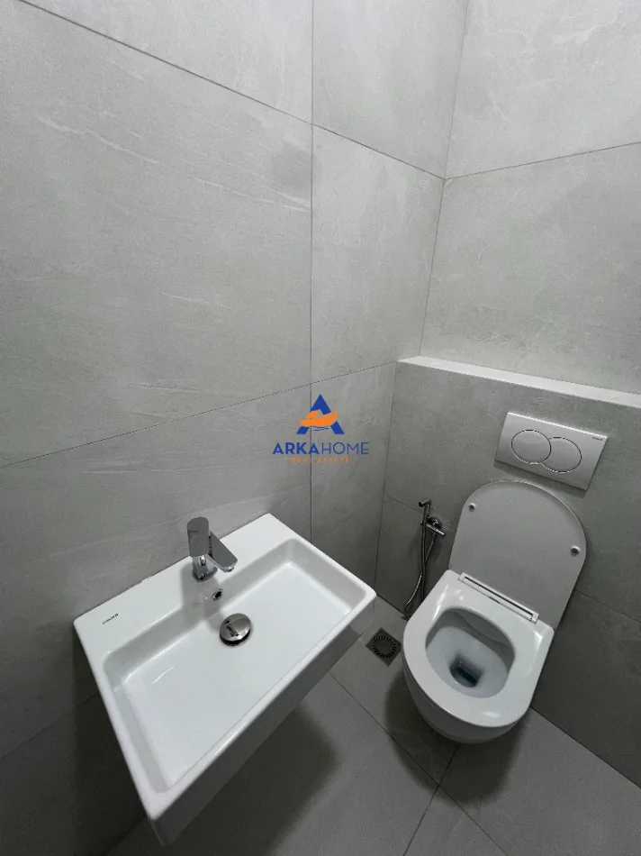 Tirane, jepet me qera ambjent biznesi Kati 0, 123 m² 1.600 € 