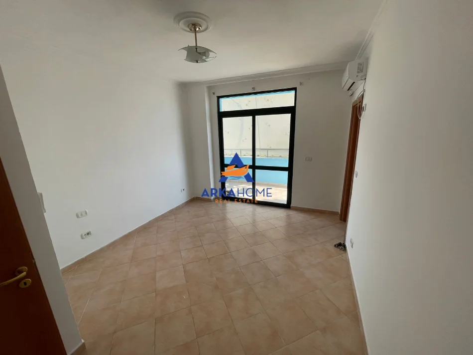 Tirane, jepet me qera ambjent biznesi Kati 11, 143 m² 1.000 € 