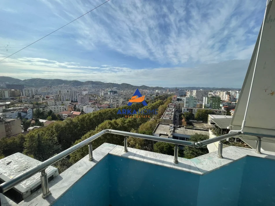 Tirane, jepet me qera ambjent biznesi Kati 11, 143 m² 1.000 € 