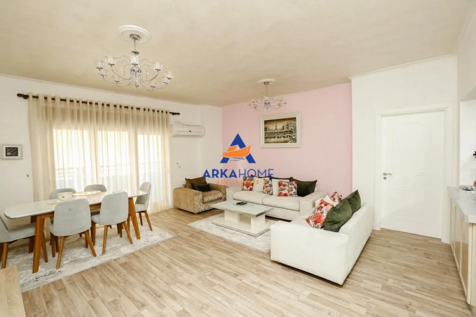 Tirane, jepet me qera apartament 3+1+Ballkon Kati 16, 157 m² 1.200 € 