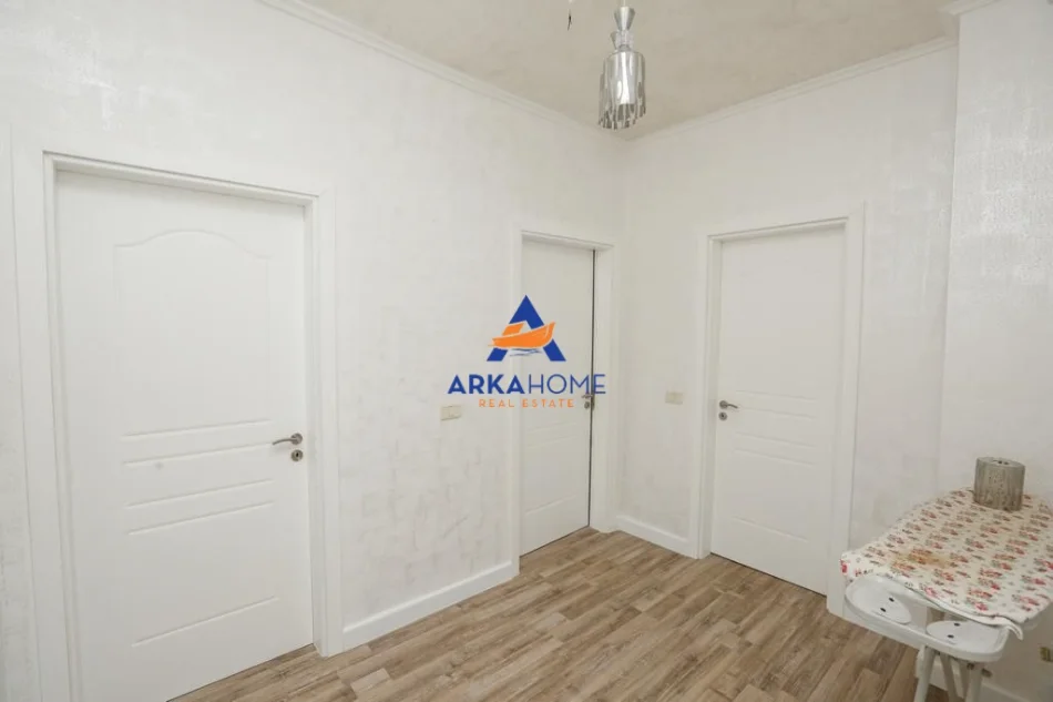 Tirane, jepet me qera apartament 3+1+Ballkon Kati 16, 157 m² 1.200 € 
