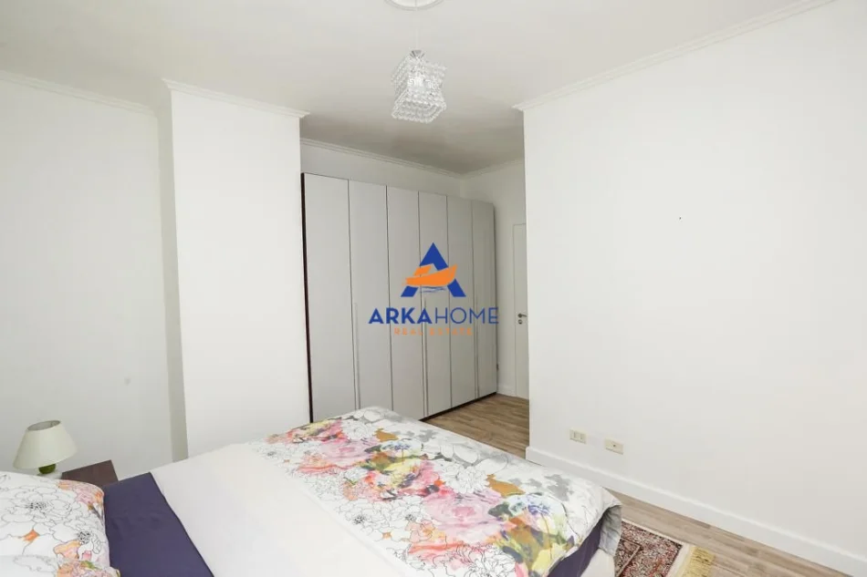 Tirane, jepet me qera apartament 3+1+Ballkon Kati 16, 157 m² 1.200 € 