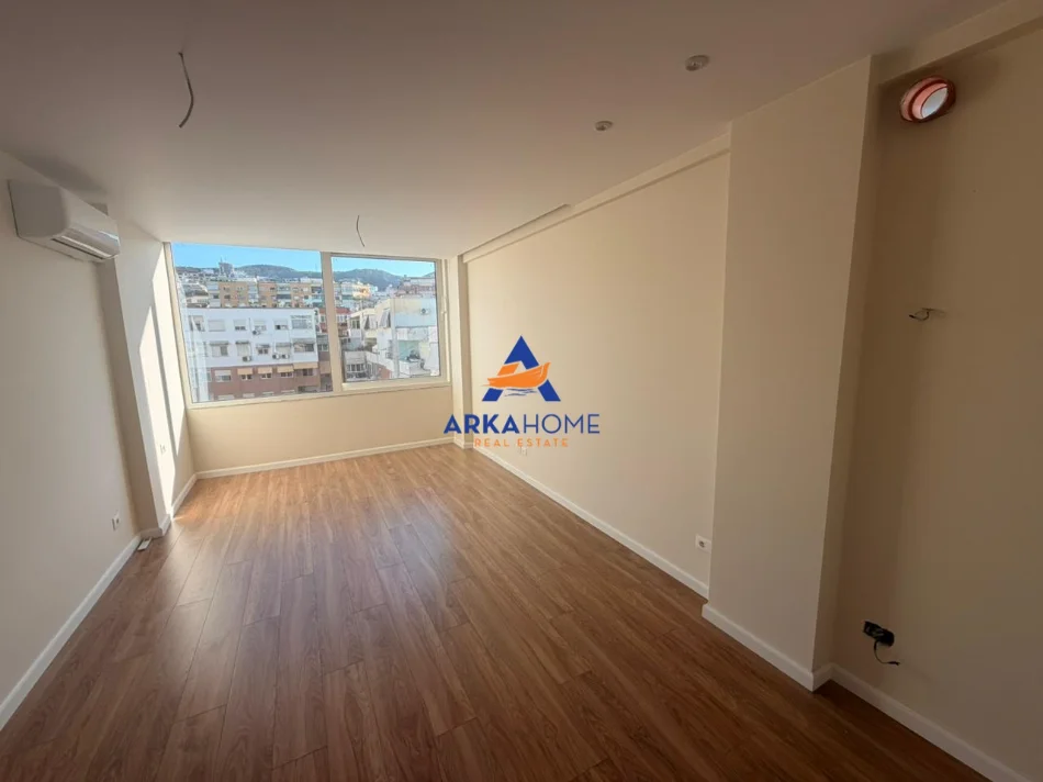 Tirane, shitet apartament 1+1 Kati 5, 68 m² 180.000 € 