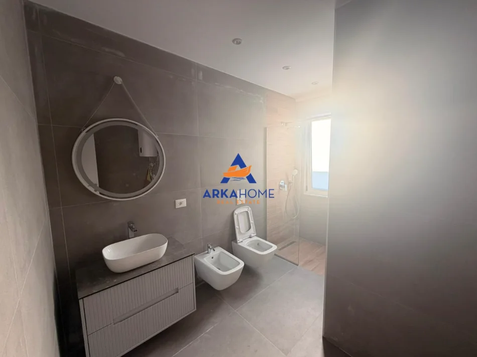 Tirane, shitet apartament 1+1 Kati 5, 68 m² 180.000 € 