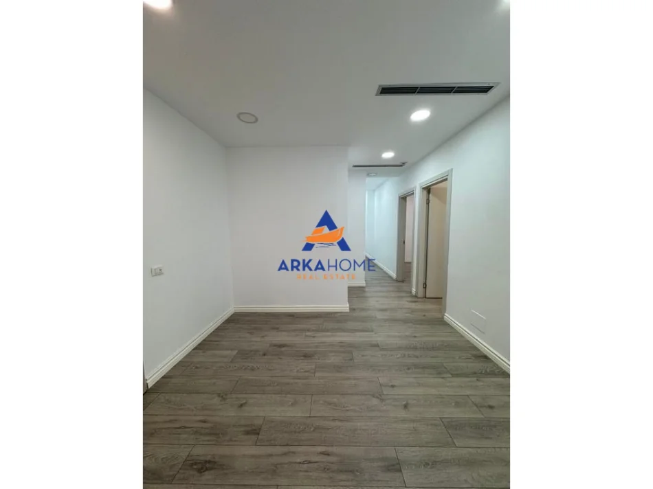 Tirane, jepet me qera ambjent biznesi Kati 2, 270 m² 4.000 € 
