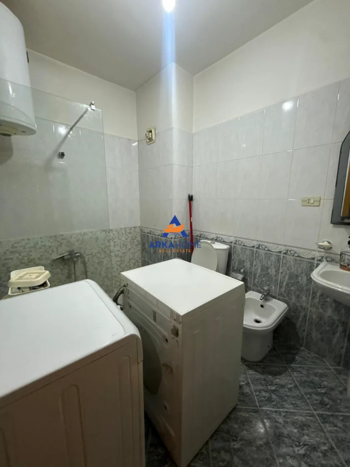 Tirane, jepet me qera apartament 1+1+Ballkon Kati 4, 70 m² 500 € 