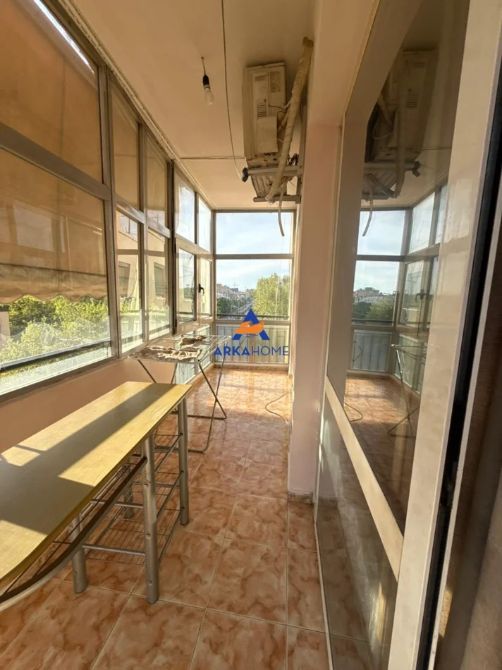 Tirane, jepet me qera apartament 1+1+Ballkon Kati 4, 70 m² 500 € 