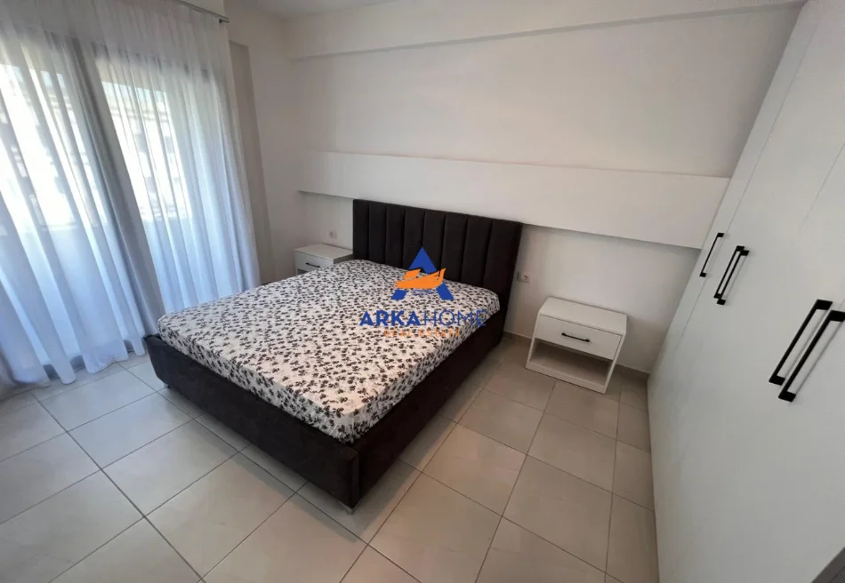 Tirane, jepet me qera apartament 2+1+Ballkon Kati 3, 90 m² 682 € 