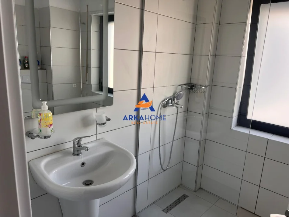 Tirane, jepet me qera apartament 2+1+Ballkon Kati 3, 90 m² 682 € 