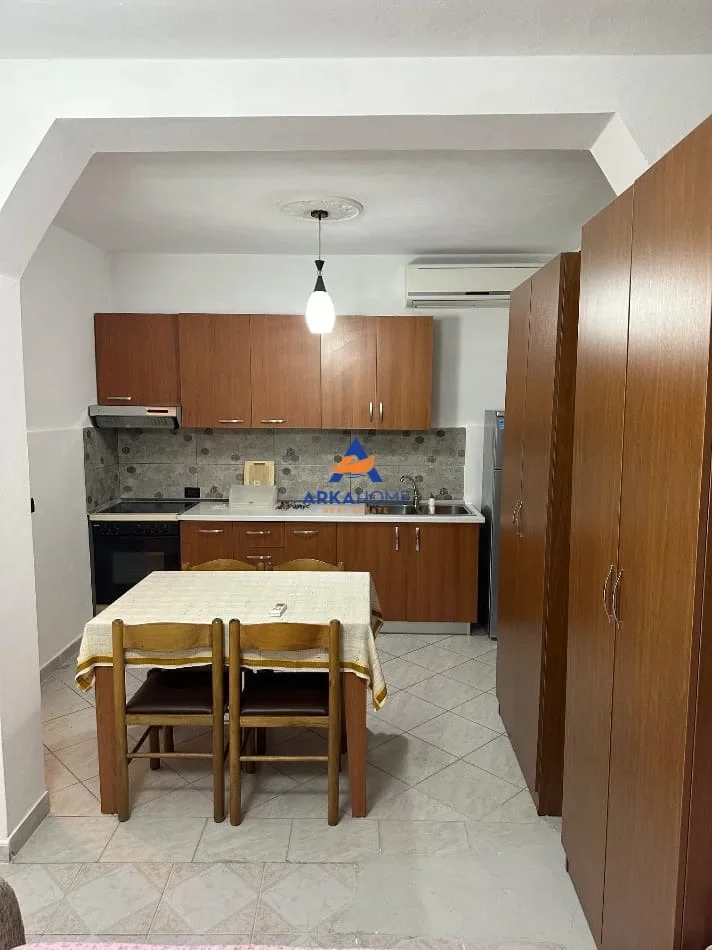 Tirane, jepet me qera apartament 1+1 Kati 1, 45 m² 450 € 