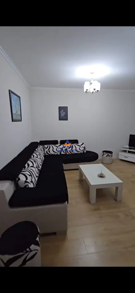 Tirane, jepet me qera apartament 1+1+Ballkon Kati 3, 70 m² 550 € 