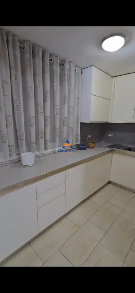 Tirane, jepet me qera apartament 1+1+Ballkon Kati 3, 70 m² 550 € 