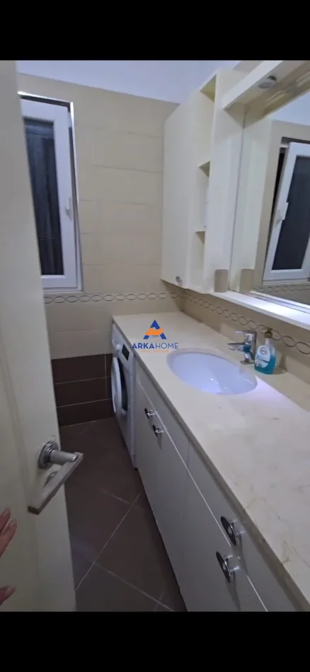 Tirane, jepet me qera apartament 1+1+Ballkon Kati 3, 70 m² 550 € 