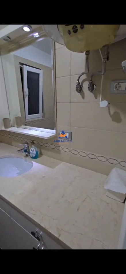 Tirane, jepet me qera apartament 1+1+Ballkon Kati 3, 70 m² 550 € 