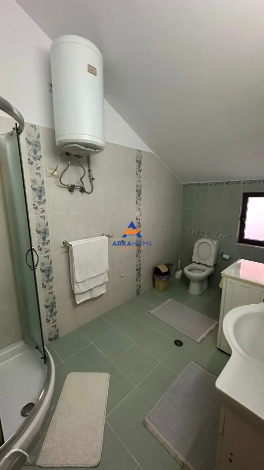 Tirane, jepet me qera apartament 3+1+Ballkon Kati 2, 144 m² 891 € 