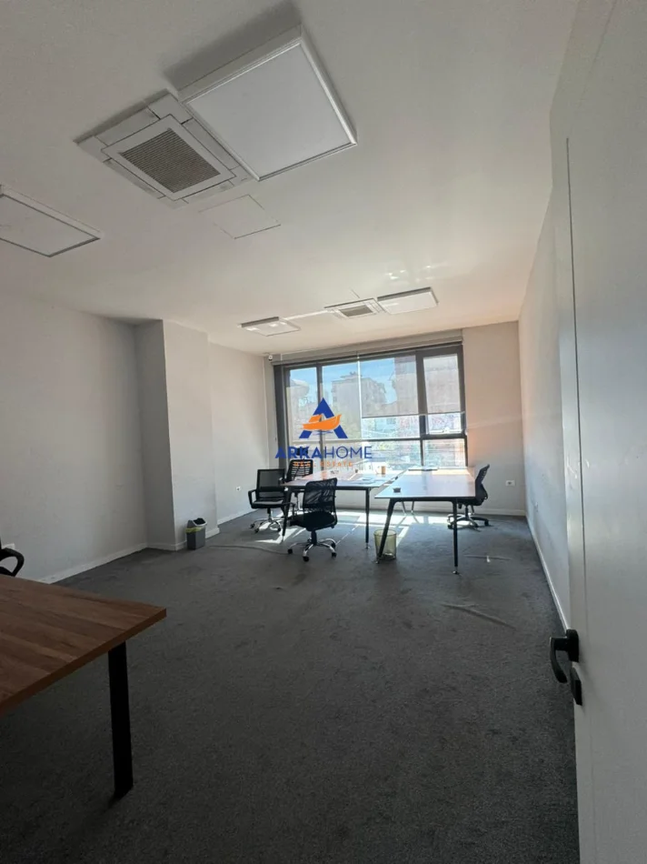 Tirane, jepet me qera ambjent biznesi Kati 0, 405 m² 5.300 € 
