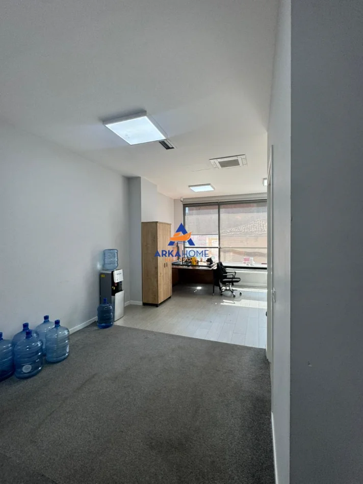 Tirane, jepet me qera ambjent biznesi Kati 0, 405 m² 5.300 € 