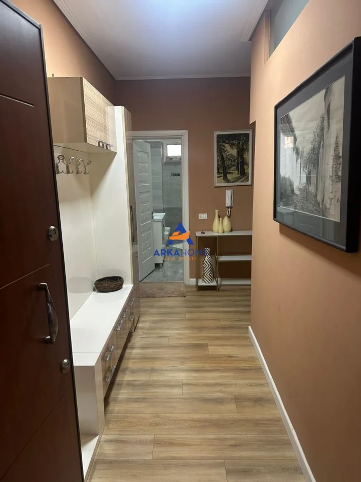 Tirane, jepet me qera apartament 2+1+Ballkon Kati 4, 87 m² 700 € 