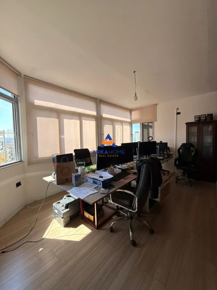 Tirane, jepet me qera zyre Kati 9, 250 m² 