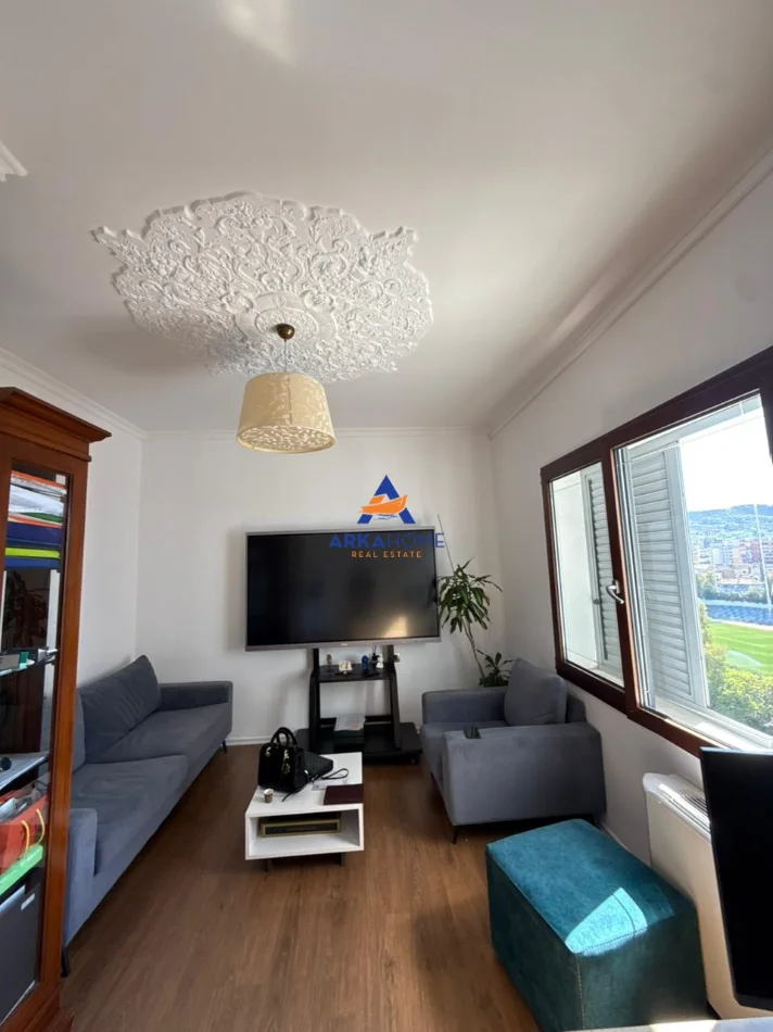 Tirane, jepet me qera zyre Kati 9, 250 m² 