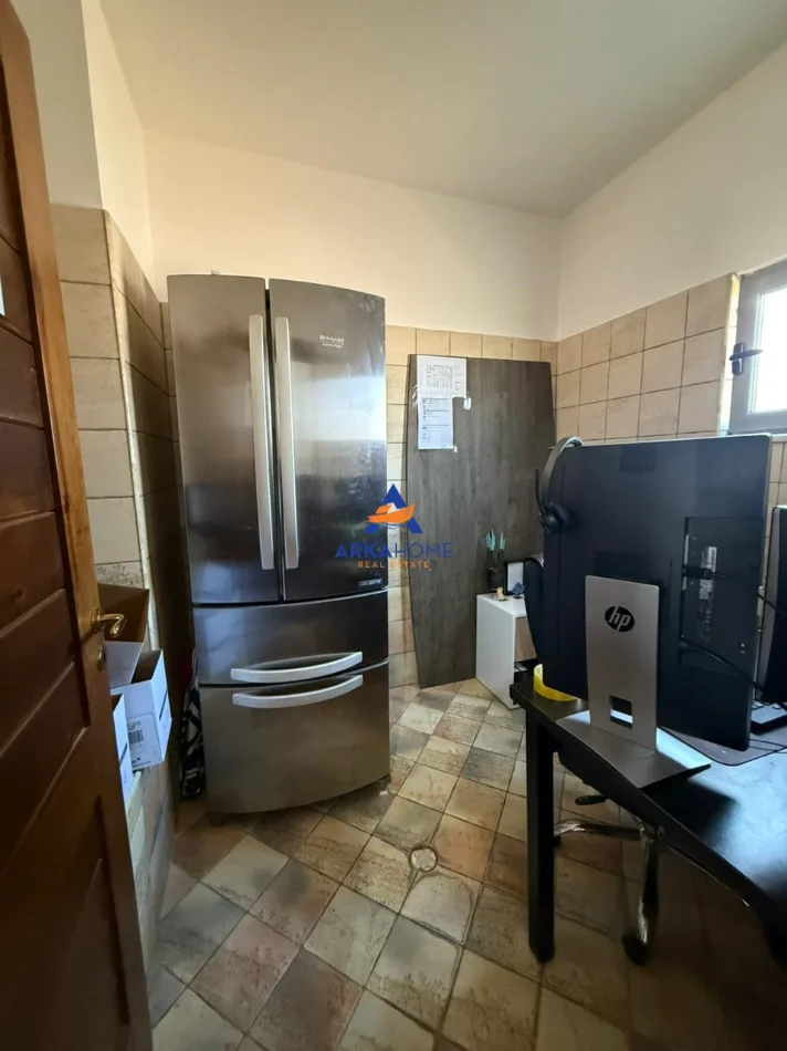 Tirane, jepet me qera zyre Kati 9, 250 m² 