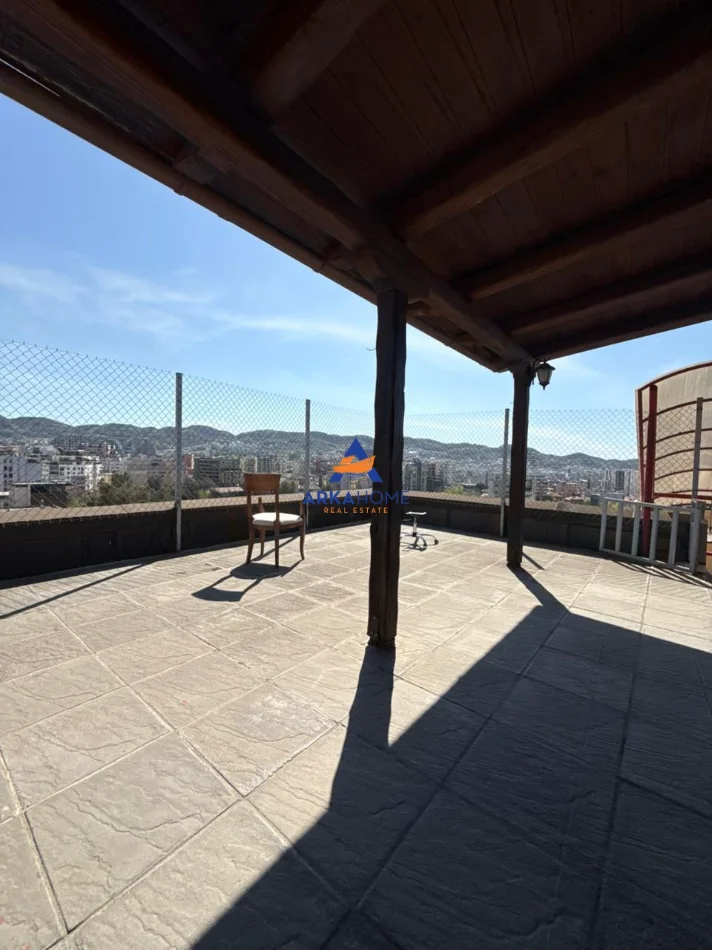Tirane, jepet me qera zyre Kati 9, 250 m² 