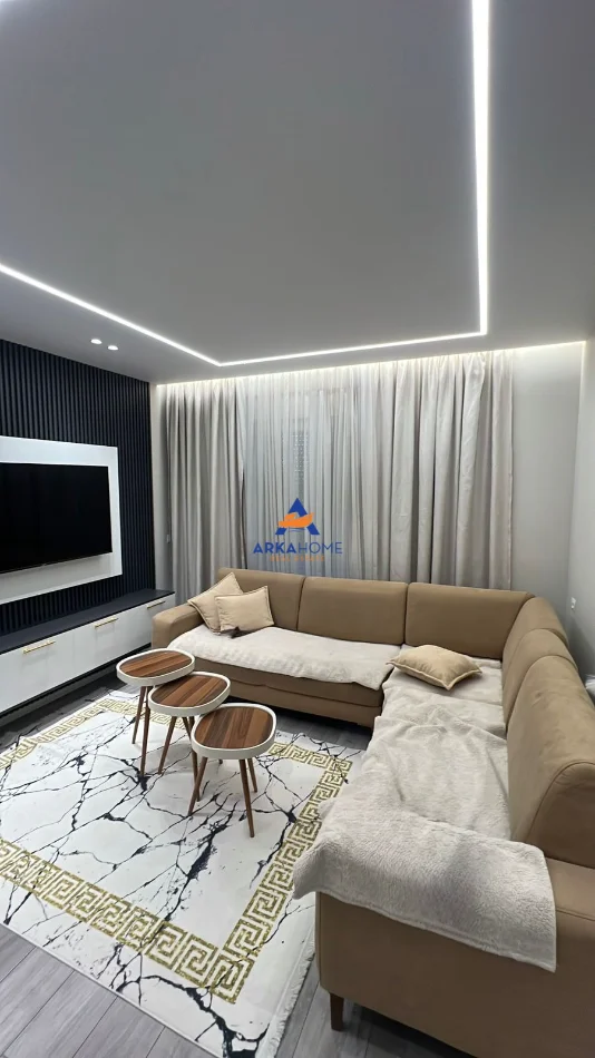 Tirane, jepet me qera apartament 2+1+Ballkon Kati 4, 92 m² 786 € 