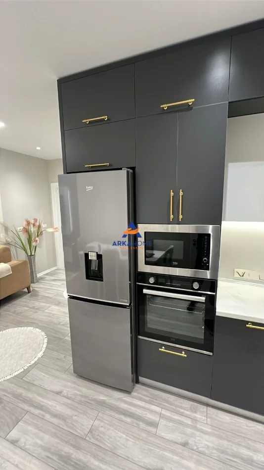 Tirane, jepet me qera apartament 2+1+Ballkon Kati 4, 92 m² 786 € 