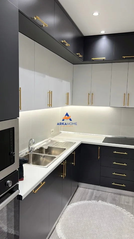 Tirane, jepet me qera apartament 2+1+Ballkon Kati 4, 92 m² 786 € 