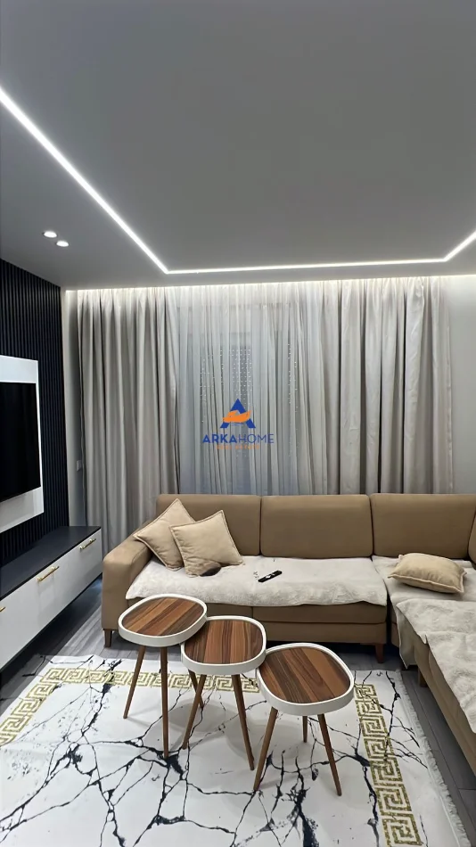 Tirane, jepet me qera apartament 2+1+Ballkon Kati 4, 92 m² 786 € 