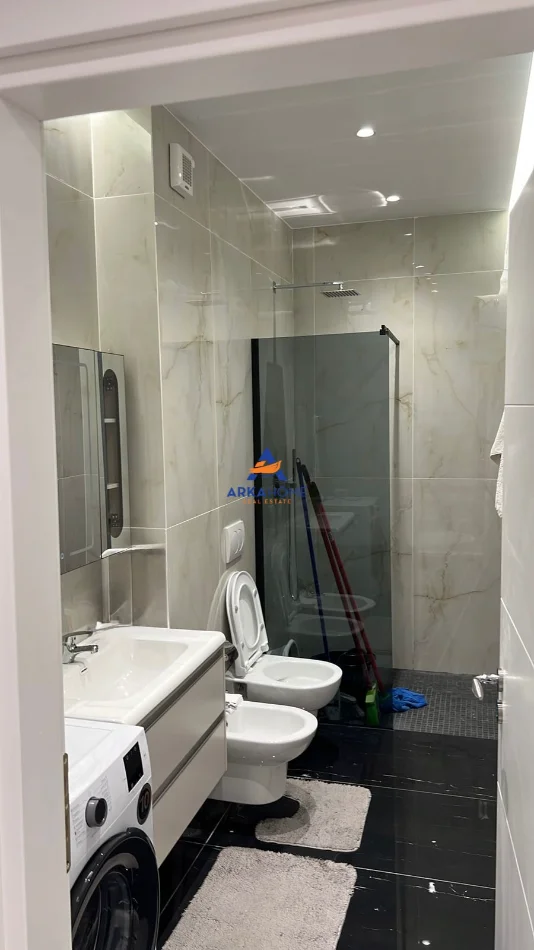 Tirane, jepet me qera apartament 2+1+Ballkon Kati 4, 92 m² 786 € 