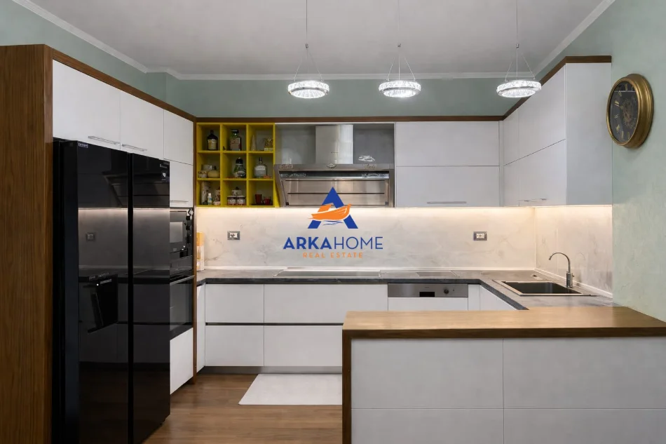 Tirane, jepet me qera apartament 2+1+Ballkon Kati 4, 97 m² 734 € 