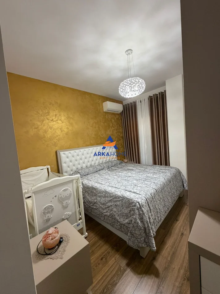 Tirane, jepet me qera apartament 2+1+Ballkon Kati 4, 97 m² 734 € 