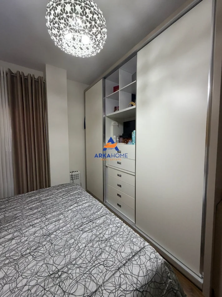 Tirane, jepet me qera apartament 2+1+Ballkon Kati 4, 97 m² 734 € 