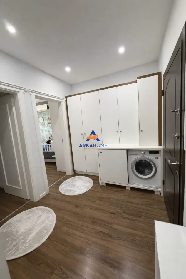 Tirane, jepet me qera apartament 2+1+Ballkon Kati 4, 97 m² 734 € 