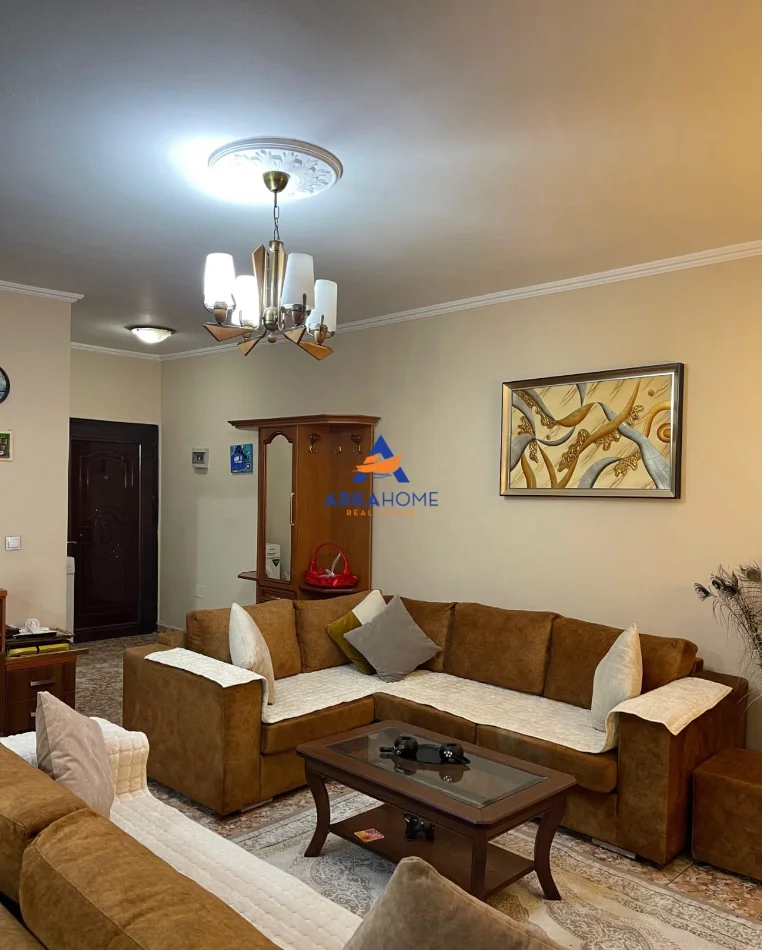 Tirane, jepet me qera apartament 2+1+Ballkon Kati 3, 103 m² 629 € 