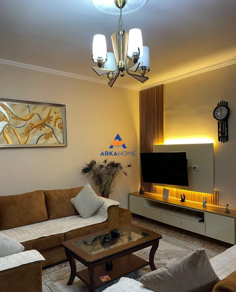 Tirane, jepet me qera apartament 2+1+Ballkon Kati 3, 103 m² 629 € 