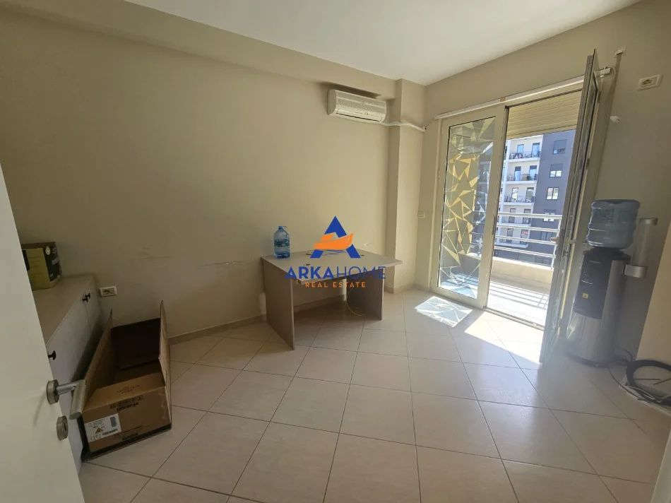 Tirane, jepet me qera zyre Kati 0, 140 m² 1.154 € (Stacioni i Trenit)