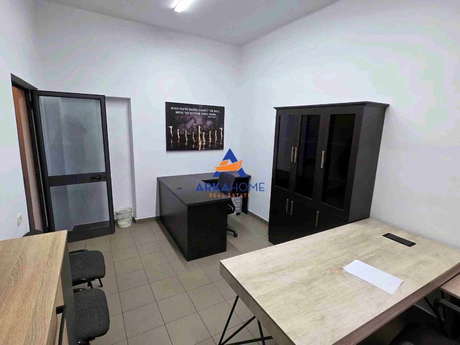 Tirane, jepet me qera dyqan Kati 0, 24 m² 524 € (Tirana, Tirana Municipality, Tirana County, Central Albania, 1001-1028, Albania)