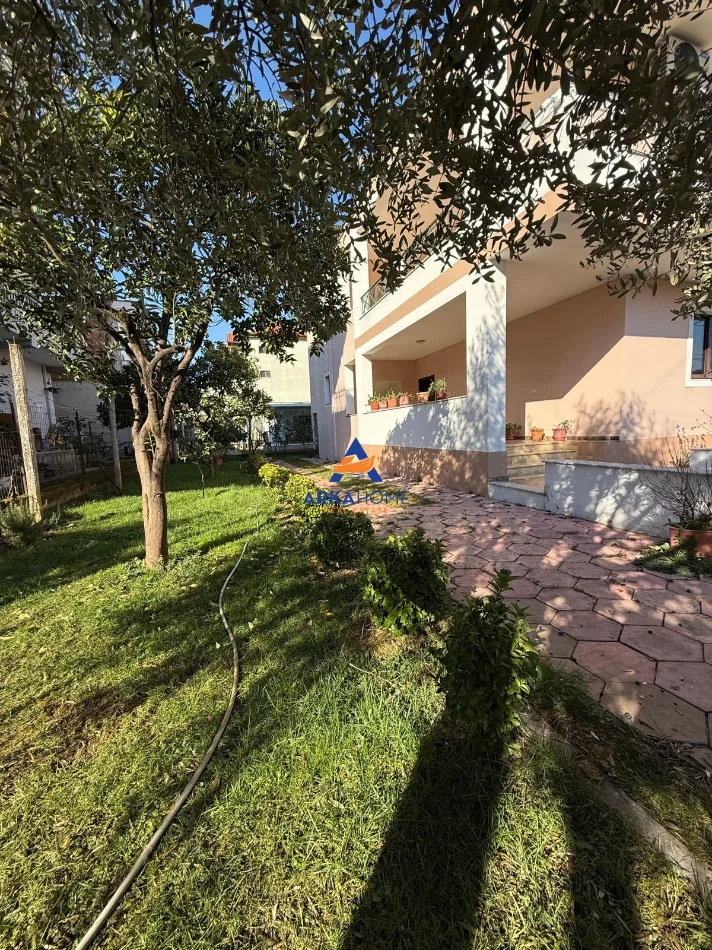 Tirane, jepet me qera Vile 2 Katshe Kati 2, 505 m² 900 € 