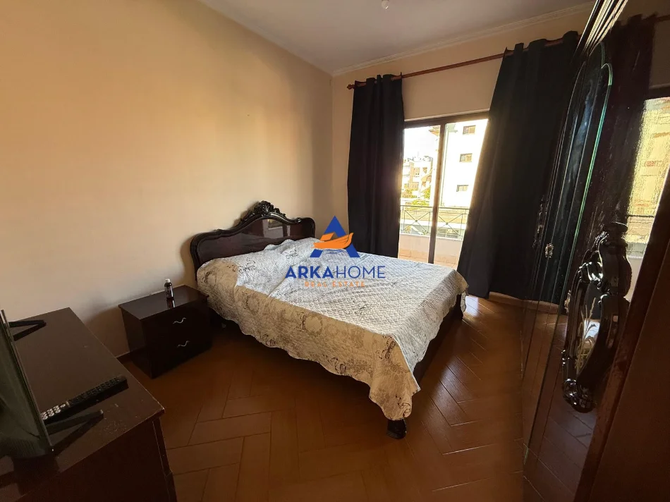 Tirane, jepet me qera Vile 2 Katshe Kati 2, 505 m² 900 € 