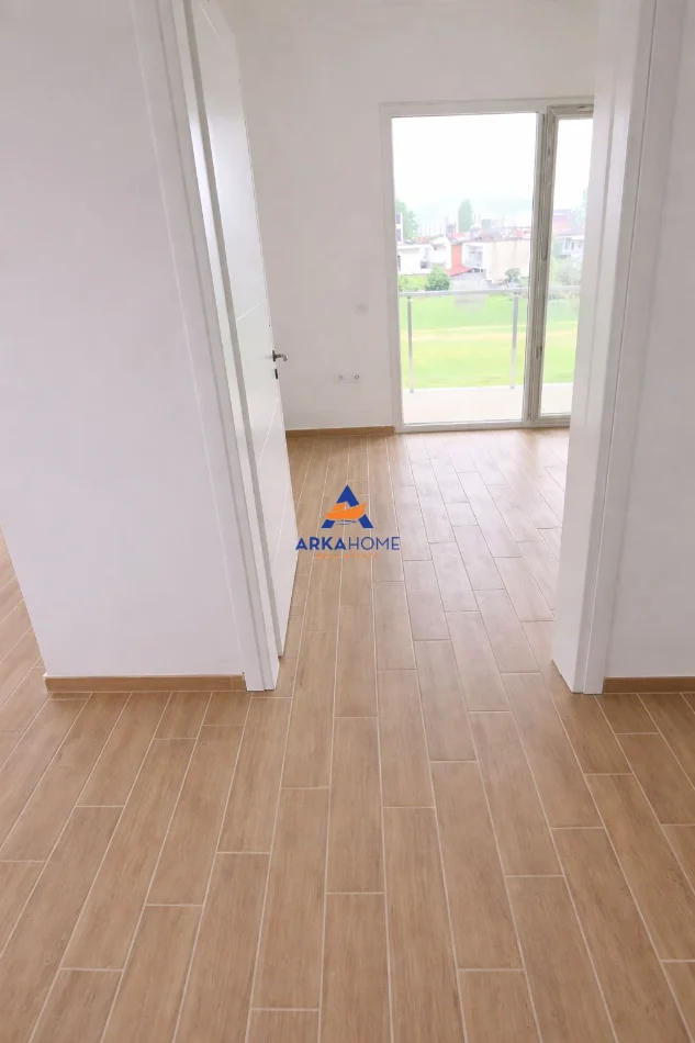Tirane, jepet me qera apartament 1+1+Ballkon Kati 1, 110 m² 367 € 