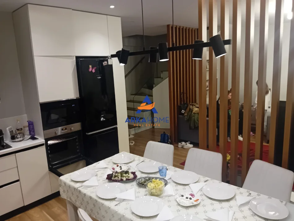Tirane, jepet me qera apartament Dublex Kati 4, 120 m² 1.000 € 