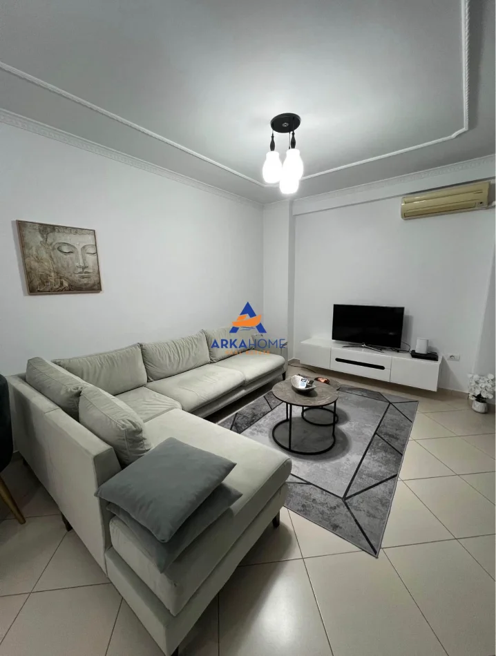 Tirane, jepet me qera apartament 2+1+Ballkon , 90 m² 