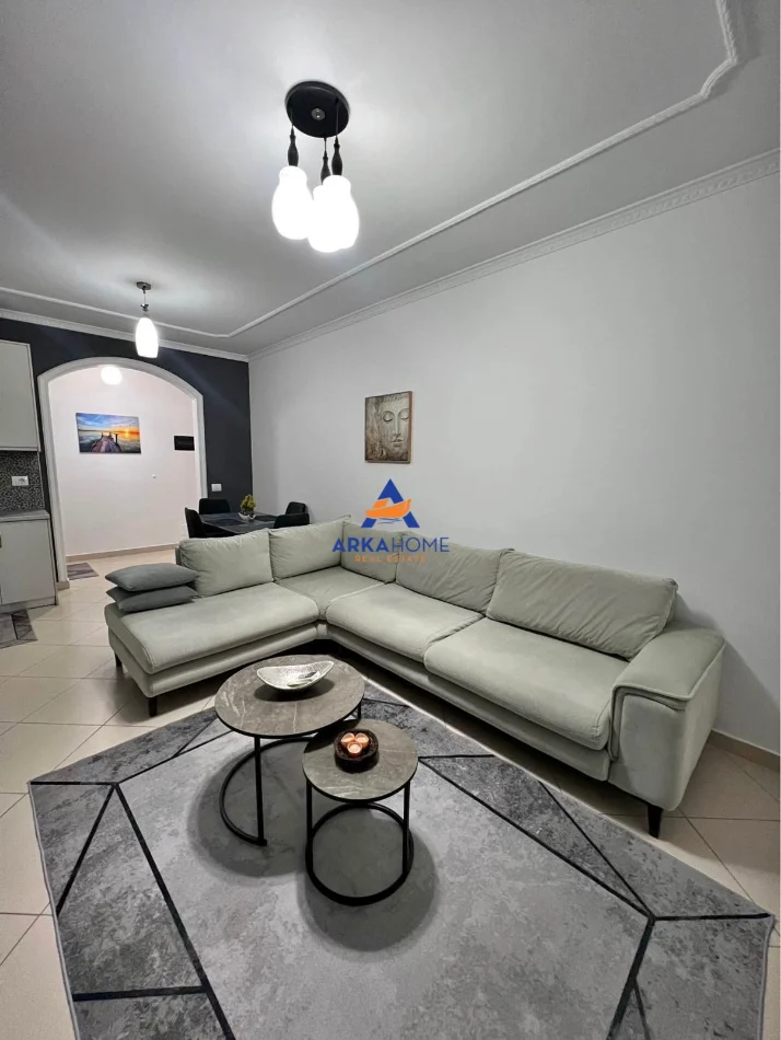 Tirane, jepet me qera apartament 2+1+Ballkon , 90 m² 