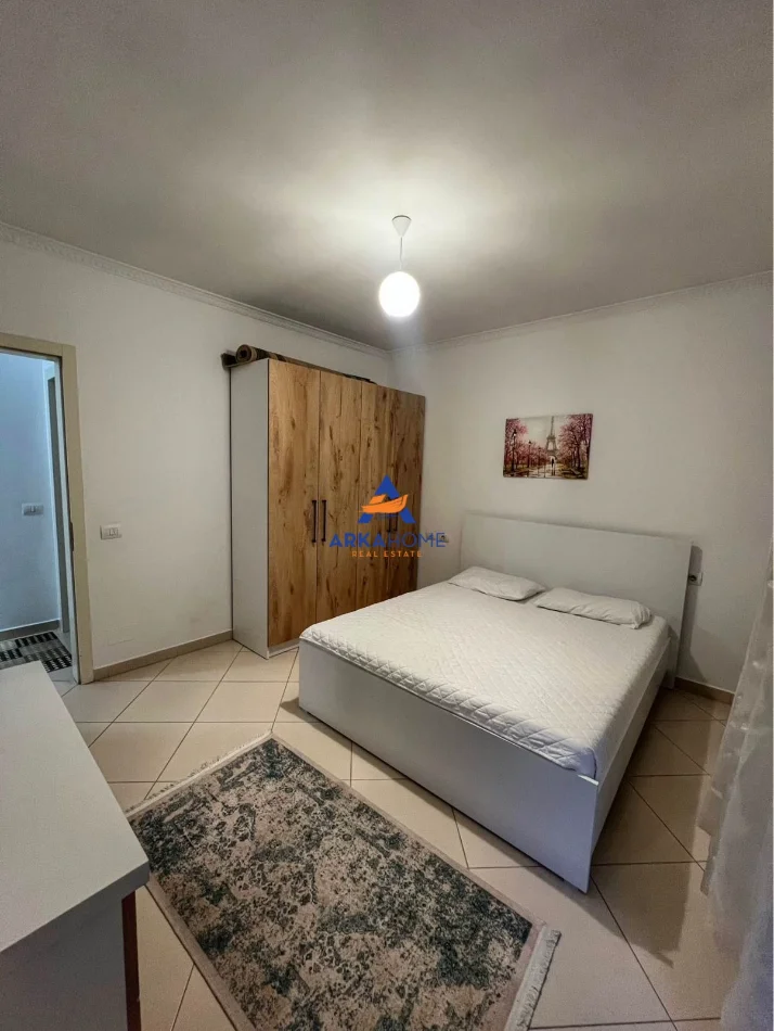 Tirane, jepet me qera apartament 2+1+Ballkon , 90 m² 