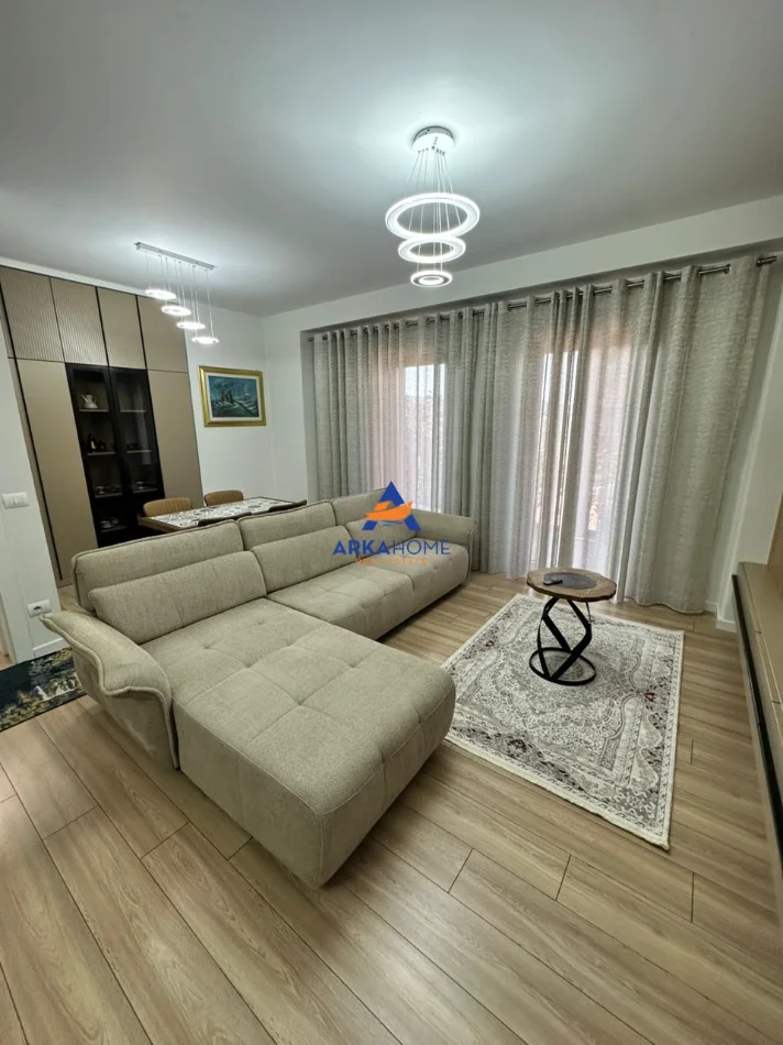 Tirane, jepet me qera apartament 3+1+Ballkon Kati 6, 159 m² 1.950 € 